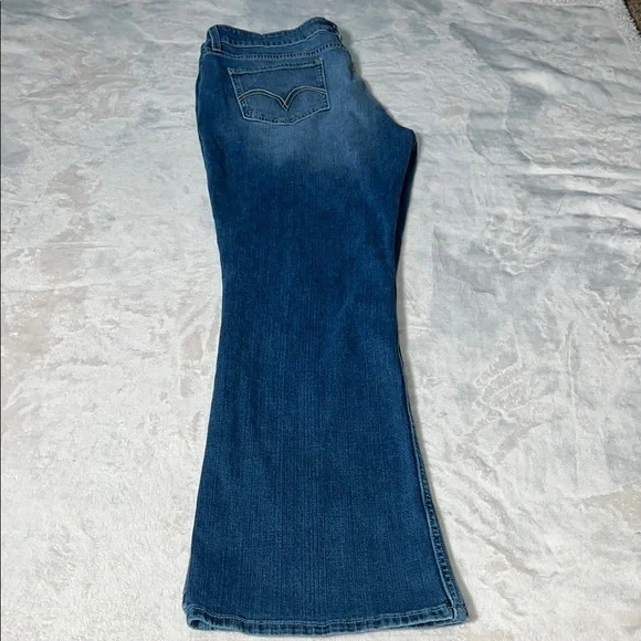 Levi's Women’s Blue Wide Leg Flare Jeans SZ 17 Juniors - Picture 1 of 10